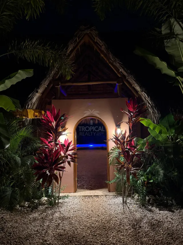 Terreno de uso mixto con vista al mar en Mal País, Costa Rica, con 75% de construcción permitida, $629,000