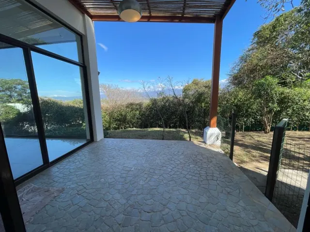 Casa moderna en condominio Ciudad Colon con vistas