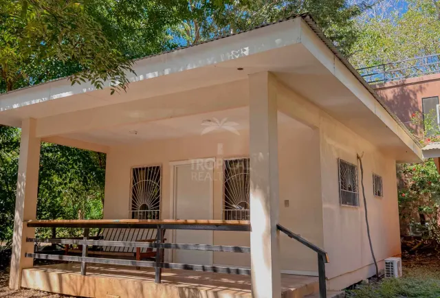 Propiedad en Venta en Playa Avellanas con Dos Casitas Independientes y Excelente Potencial Airbnb