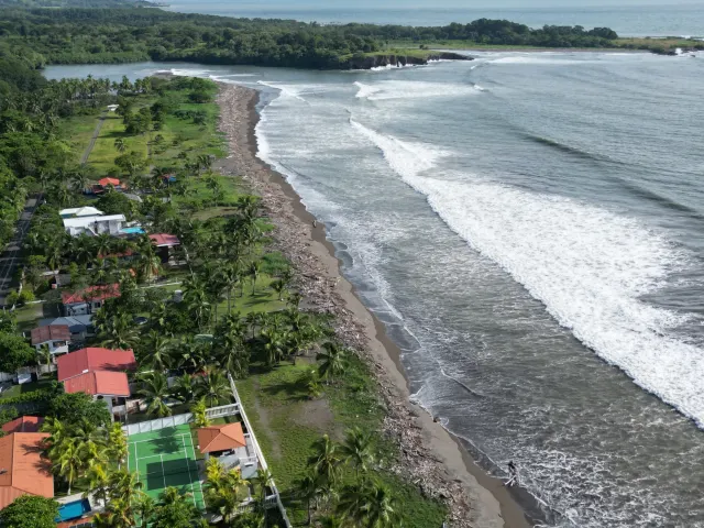 Casa frente a playa en venta con cabaña VENDIDO