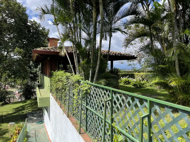 Santa Ana Piedades casa de una planta con 10.763m2