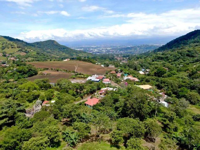Finca de 7.2 hectareas en Santa Ana
