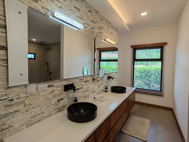 Casa de Playa de Lujo en Venta en Reserva Conchal, Guanacaste – 4 Habitaciones, Piscina, Jacuzzi y Vista al Campo de Golf