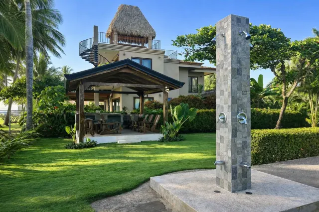 Villa de Lujo Frente al Mar en Playa Hermosa – Puntarenas