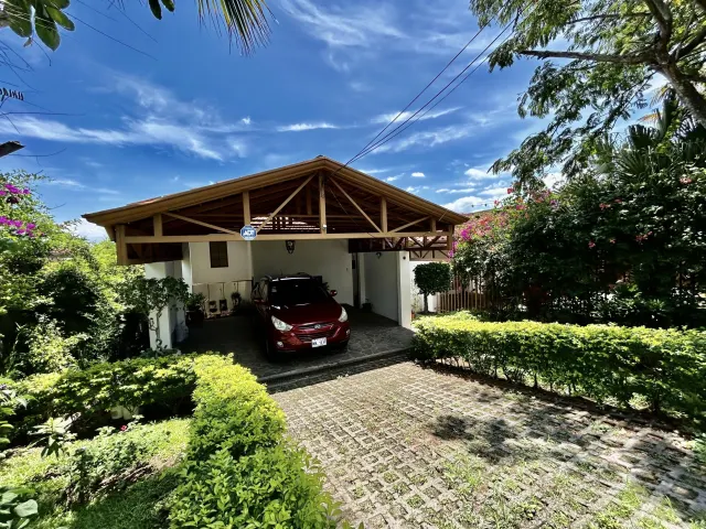 Casa independiente en venta Brasil de Mora, Ciudad Colon VENDIDO