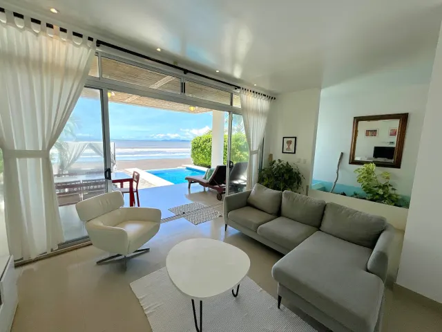 Villa de Lujo Frente al Mar en Alquiler en Playa Tivives, Costa Rica