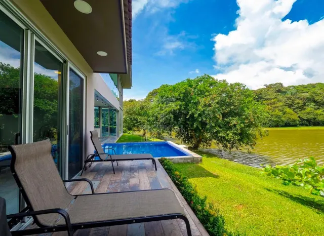 Casa de Lujo de Una Planta en Venta Playa Hermosa, Mistico