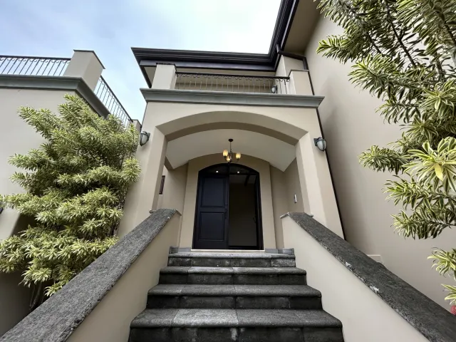 Se vende amplia casa en Condominio Villa Real