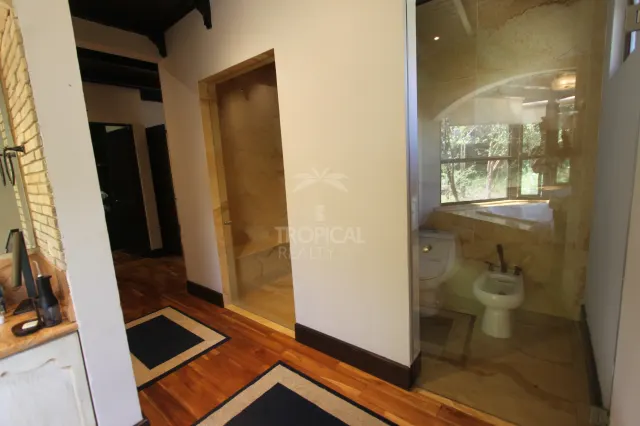 Residencia de Lujo en La Guácima con Bosque Privado y Vistas Panorámicas