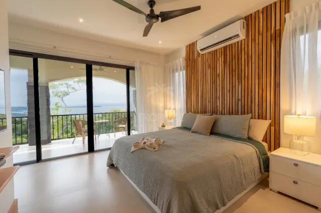 Casa de Lujo con Piscina Infinita y Vistas 360° en la