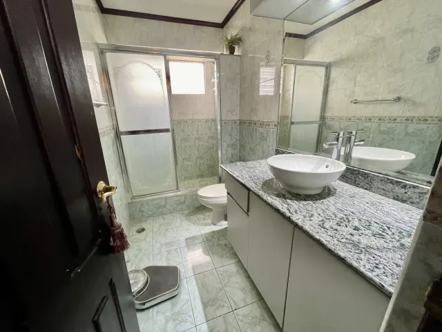 Casa con vistas y piscina privada en venta Escazu