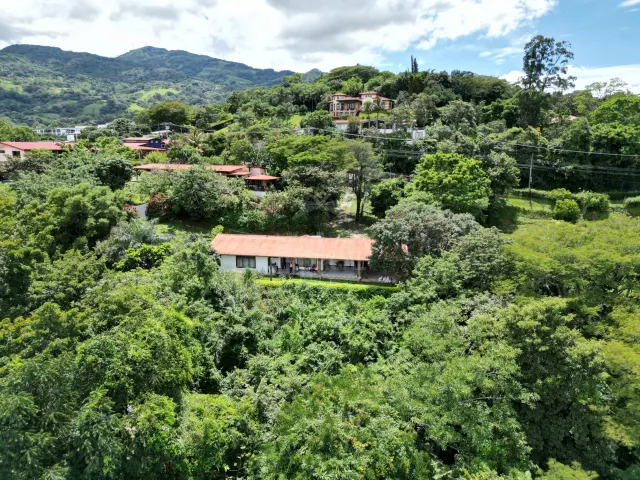 Residencia de Una Planta en Venta – Santa Ana, Piedades | 2.650 m² de Terreno y Espacios Versátiles con Vista Panorámica