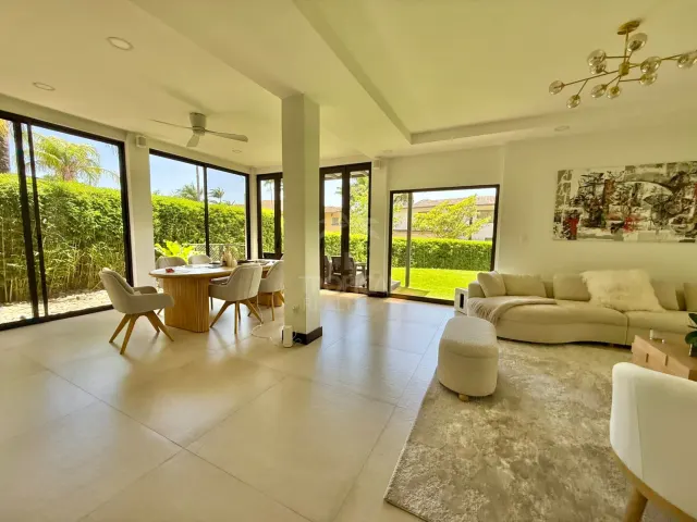 Casa Moderna en Condominio, Río Oro, Santa Ana | Venta o Alquiler