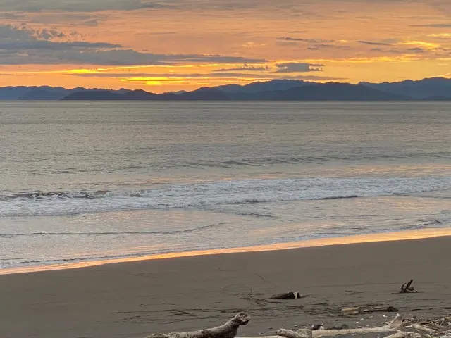 Casa frente a playa con piscina propia Tivives