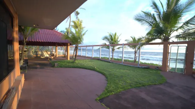Casa frente a playa en venta con cabaña