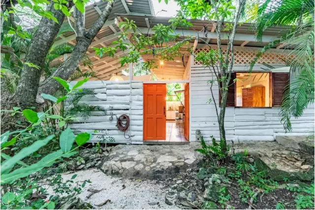 Villa de Lujo con Vista al Océano en Santa Teresa – Privacidad, Naturaleza y Potencial de Inversión