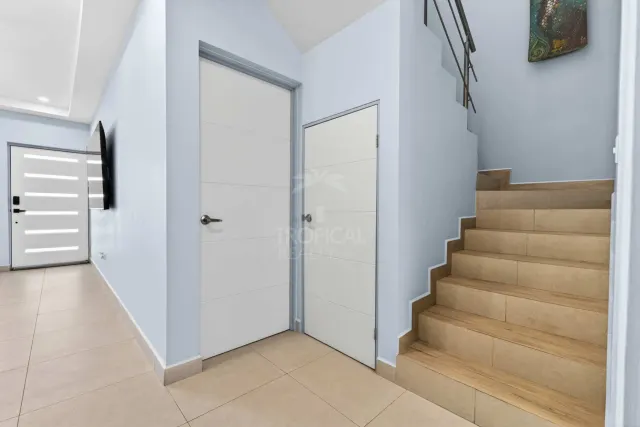 Townhome de Lujo en Venta en Rancho Villa Real | Amueblado, Esquinero y a Minutos de Tamarindo
