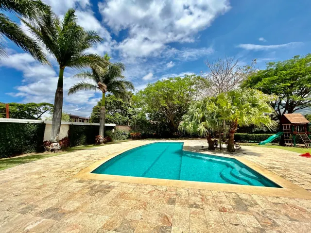 Encantadora Casa en Condominio en Lindora, Santa Ana