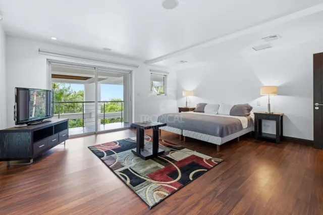 Residencia Contemporánea de Lujo en Venta en Piedades de Santa Ana con Vistas Espectaculares al Valle
