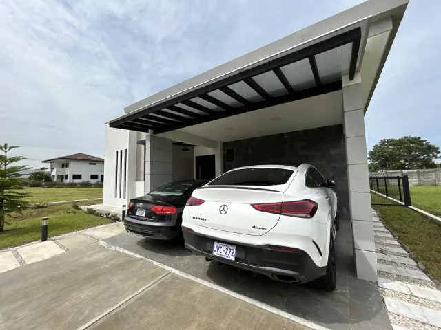 Hermosa casa moderna en Condominio, La Guácima, Alajuela