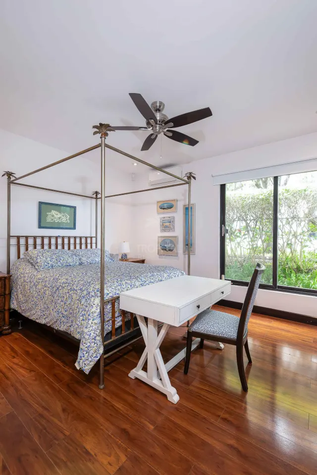 Casa Bougainvillea – Residencia de Lujo de Una Planta en Santa Ana con Amplio Jardín Privado