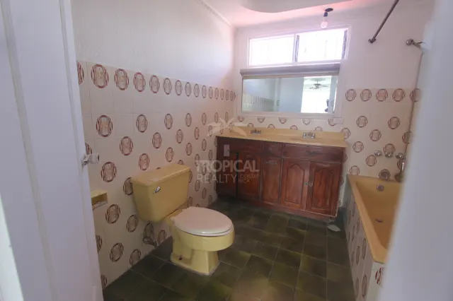 Casa de Uso Mixto en Venta en Sabana Sur – Amplios Espacios y Excelente Potencial Comercial
