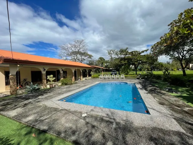 Casa en venta La Garita de Alajuela tipo quinta