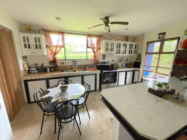 Hacienda Los Reyes: Hogar Familiar y Paraíso del Golf