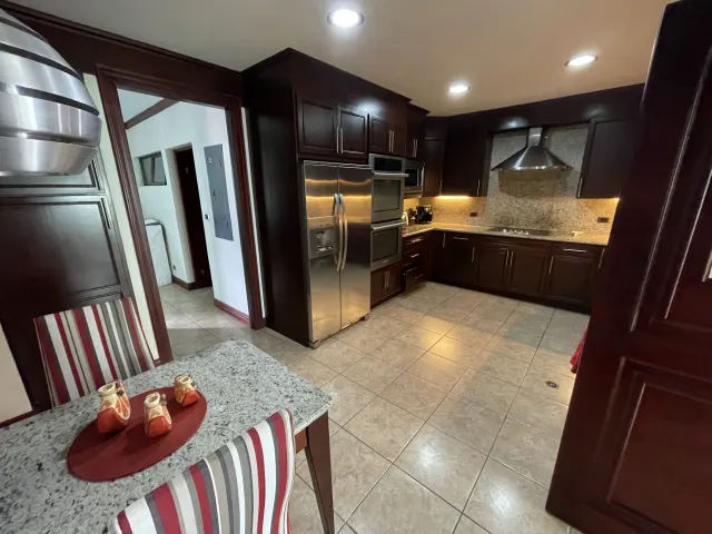 Elegante apartamento en venta Escazu Trejos Montealegre