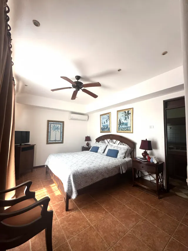 Villa de Lujo Frente al Mar en Playa Hermosa, Jacó – $875,000 USD