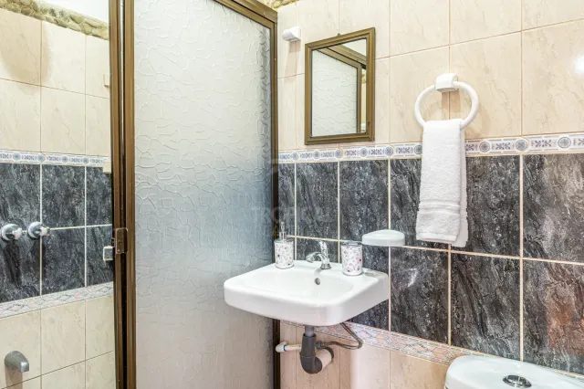 Hotel Boutique con Vista al Océano en Dominical – 13 Unidades en 1 Hectárea