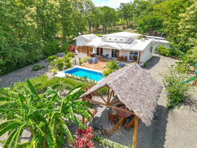 Villas Oasis – Propiedad Multifamiliar con Potencial de Inversión Cerca de Tamarindo