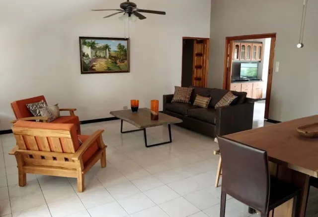 Para Venta Casa de una planta, con piscina