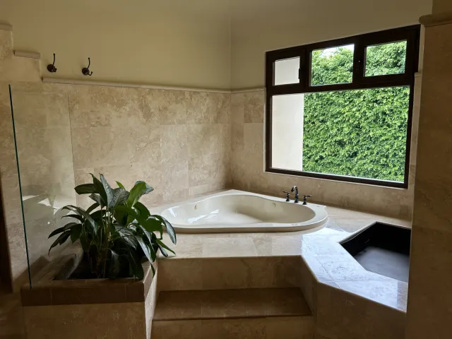 Se vende amplia casa en Condominio Villa Real
