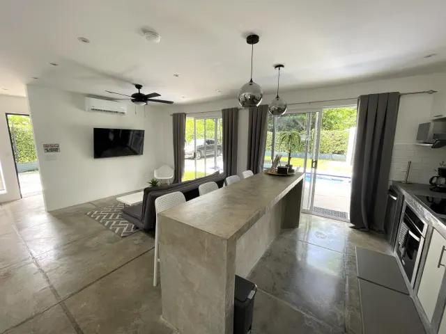 Casa de Playa Moderna en Venta Cerca de Playa Palma, Parrita