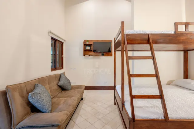 Casa Caoba: Casa colonial moderna de 3 habitaciones en Surfside Estates, Playa Potrero