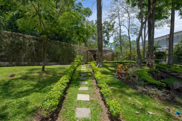 Apartamento Moderno con Jardín Privado en Arborea Flats, Santa Ana