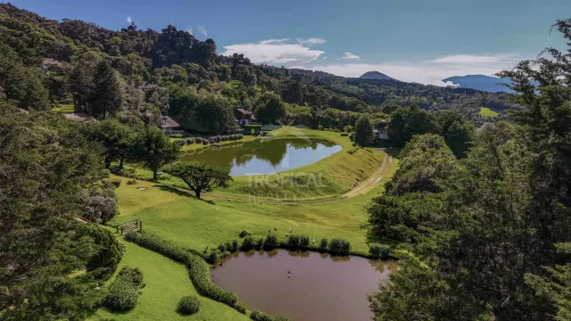 Casa de Estilo Alpino en Venta en Monte Lagos, Heredia – Un Refugio en la Naturaleza