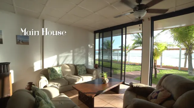 Casa frente a playa en venta con cabaña