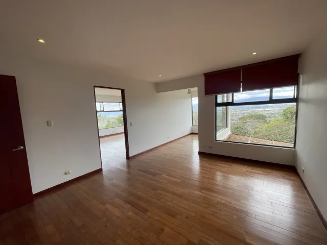 Casa moderna en condominio Ciudad Colon con vistas