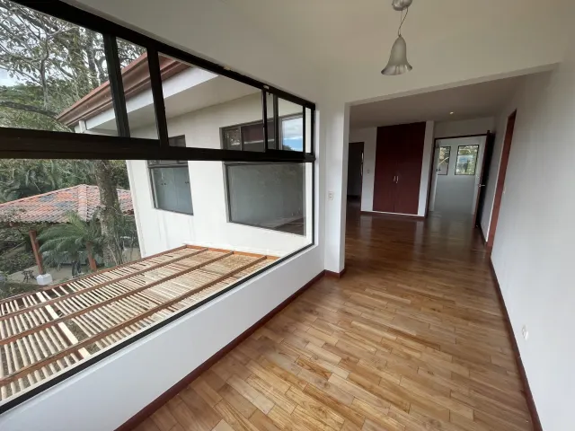 Casa moderna en condominio Ciudad Colon con vistas