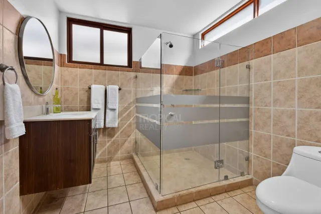 Exclusiva Propiedad de Inversión en Playa Avellanas con 4 Villas Independientes y Alto Potencial Vacacional