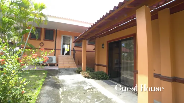 Casa frente a playa en venta con cabaña