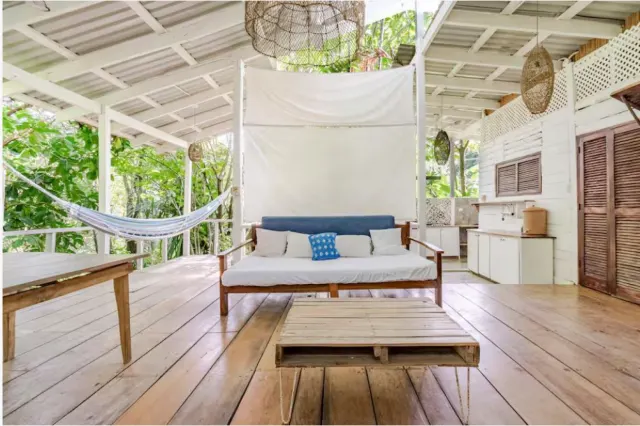 Villa de Lujo con Vista al Océano en Santa Teresa – Privacidad, Naturaleza y Potencial de Inversión