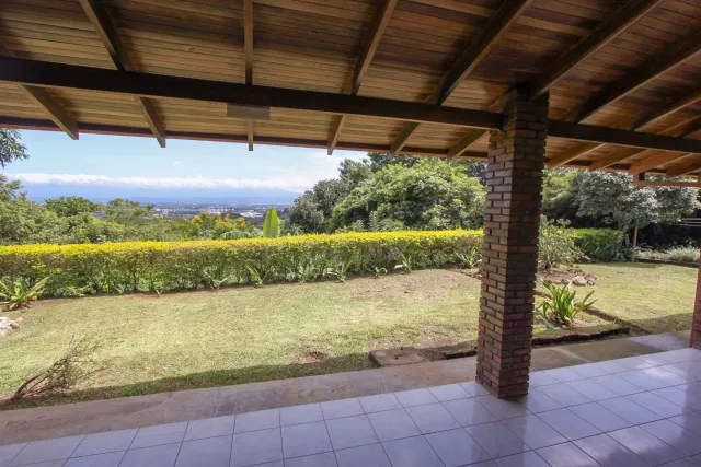 Casa en venta Santa Ana Piedades 2650m2