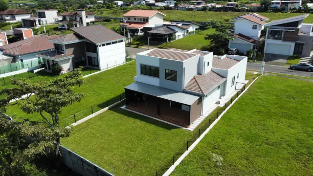 Hermosa casa moderna en Condominio, La Guácima, Alajuela