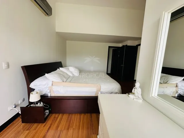 Penthouse de 1 Planta en Avalon Country, Santa Ana – $240,000