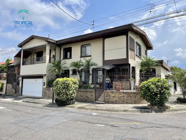 Rohrmoser Roma, Pavas casa en venta con apartamentos VENDIDO