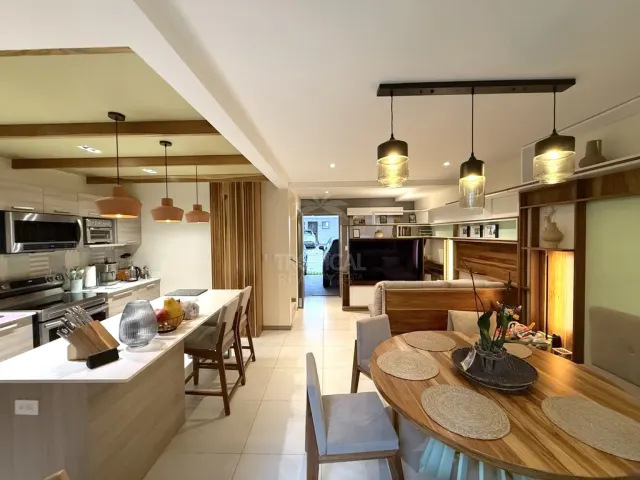 Casa Moderna de 3 Habitaciones en Escazú Urbano– Cerca de Multiplaza y Ruta 27 | $250,000 USD