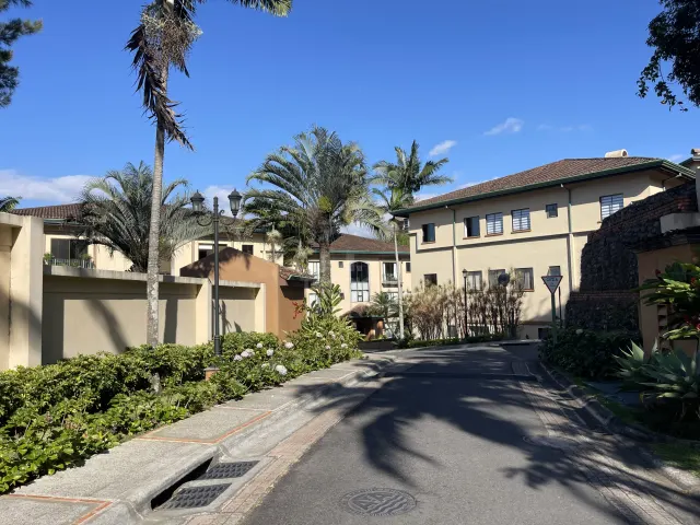 Apartamento en Alquiler en San Rafael de Escazú – $1,350